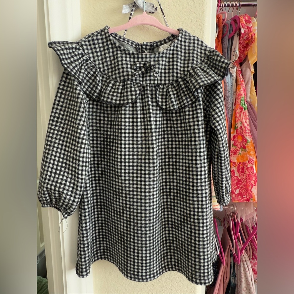Little girl checkered dress. Size 4-5.